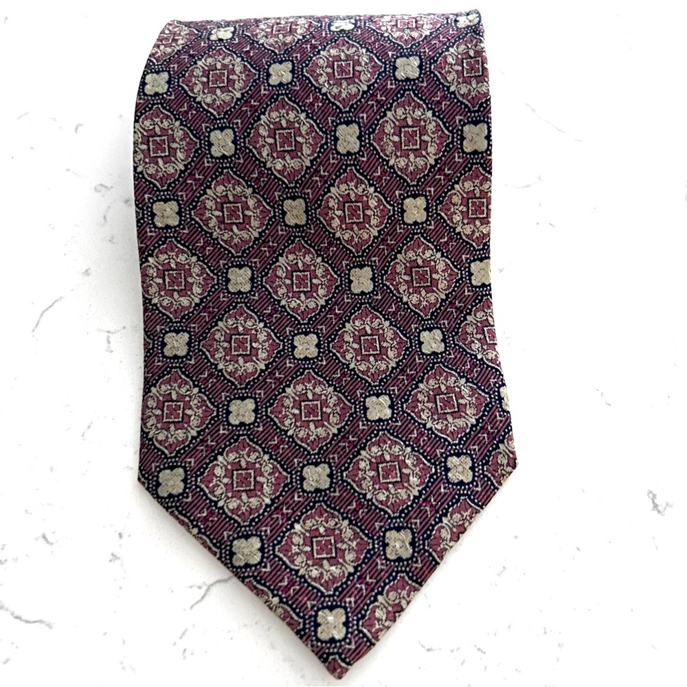 Giorgio Armani 100% silk tie burgundy clover classic traditional luxury career